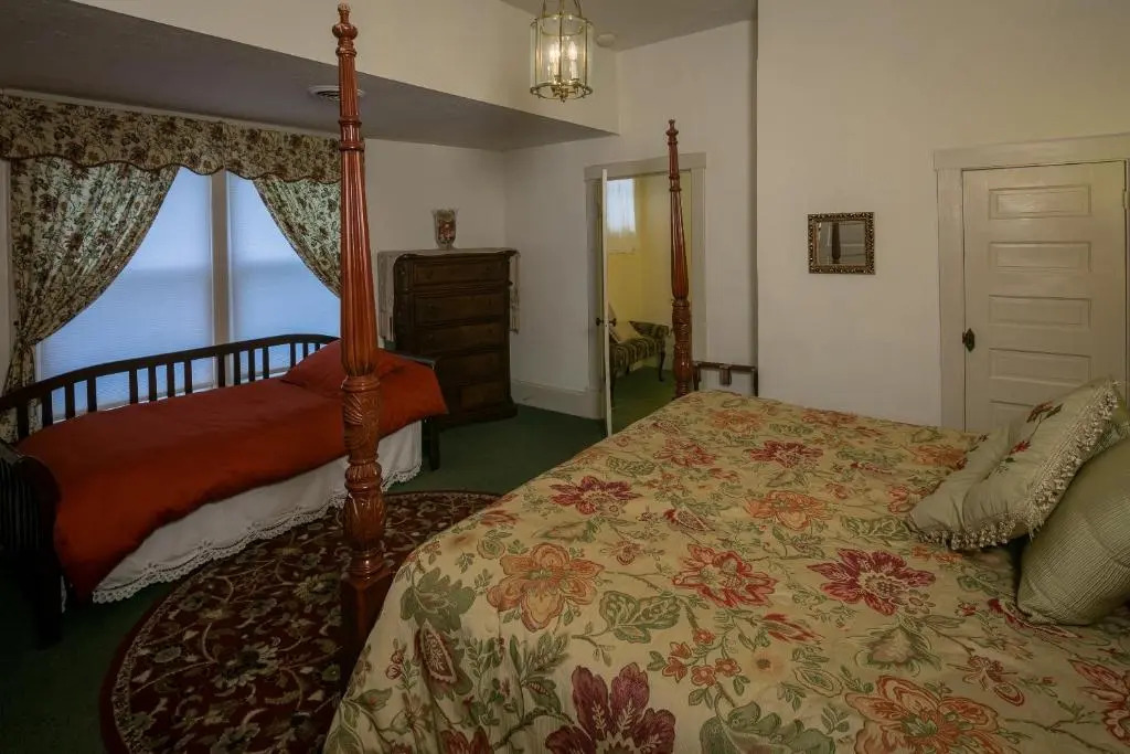 Taylor House Inn