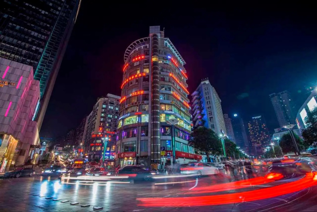 7 Days Premium·Chongqing Guanyinqiao Pedestrian Street Light Rail Station