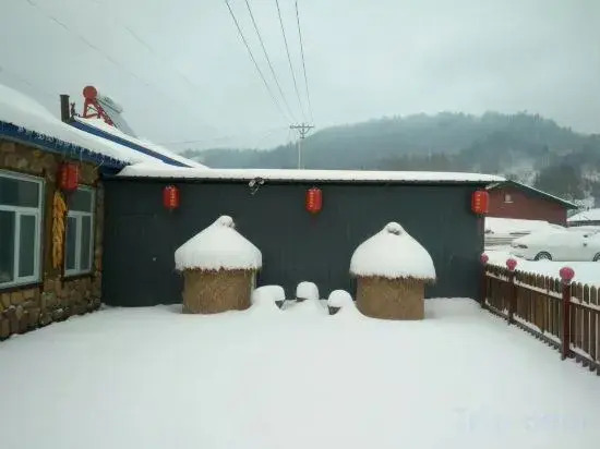 Xuegu Azalea Homestay