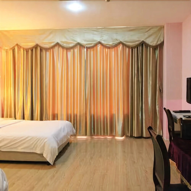 77 Chain Traders Hotel
