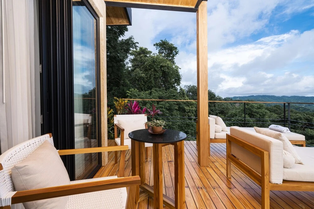 LALOON Luxury Suites
