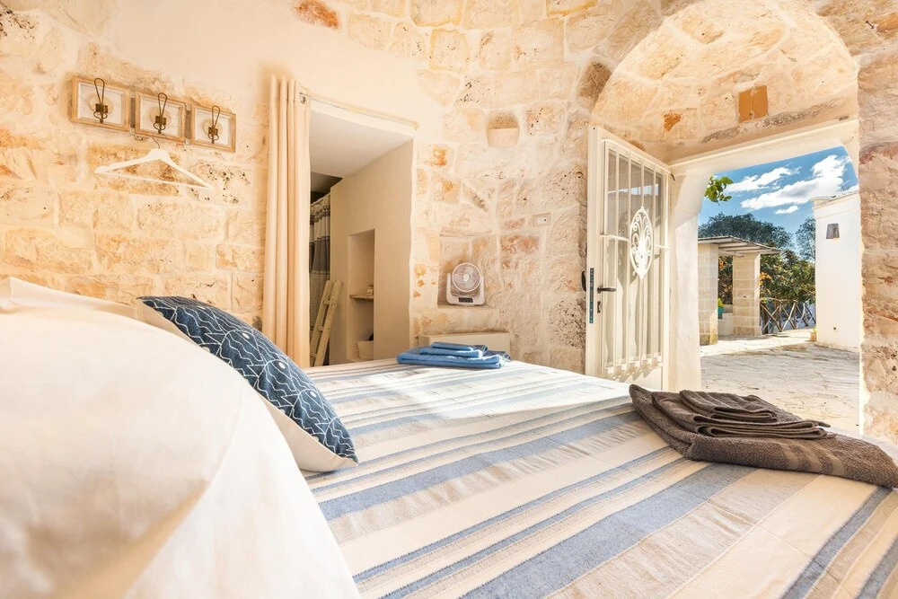 2526 Trullo Limone by Perle di Puglia