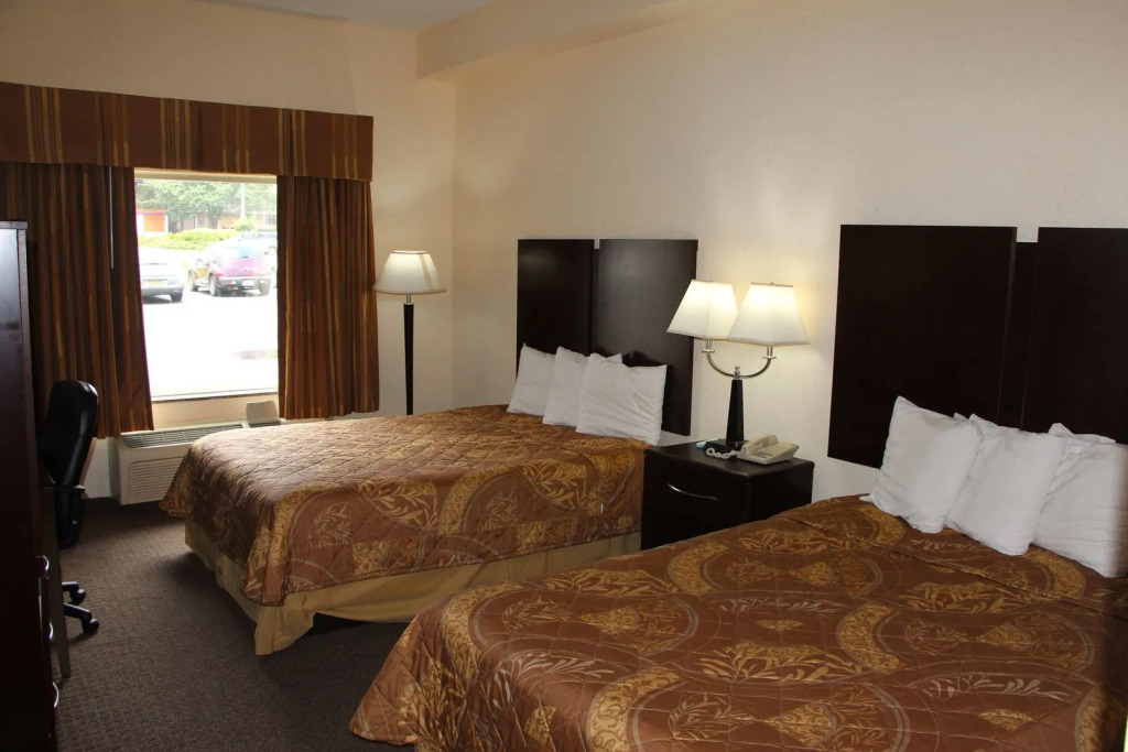 Jamestown inn & Suites