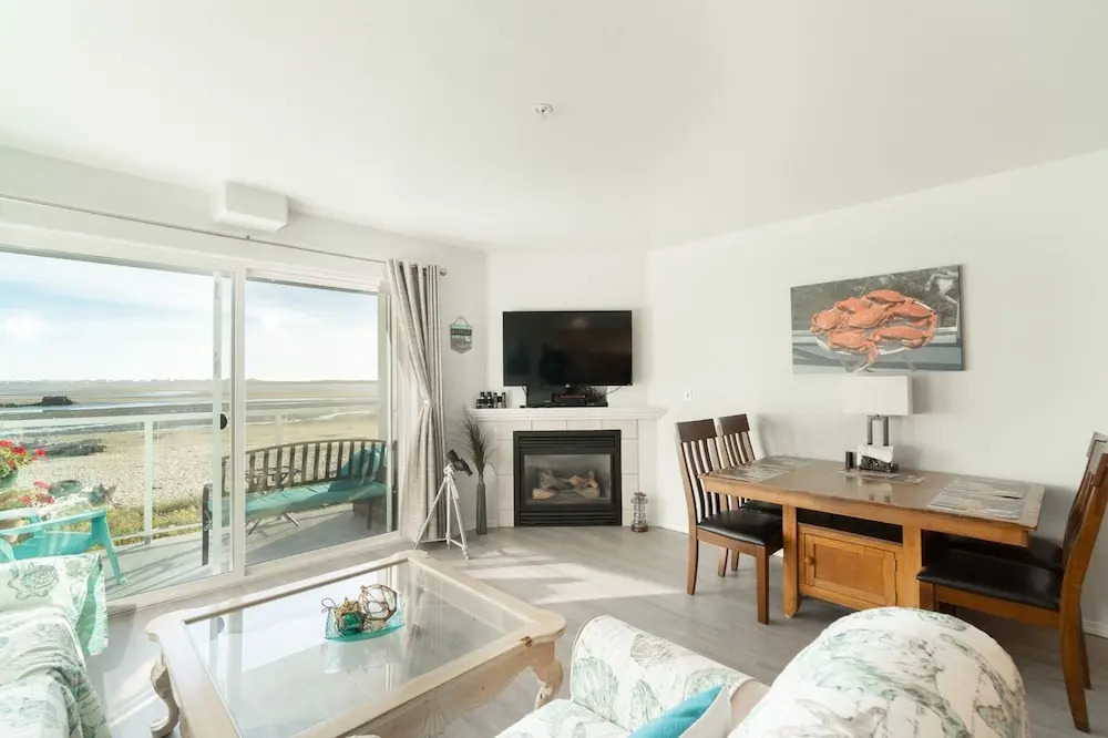 Waters Edge 208 2 Bedroom Condo
