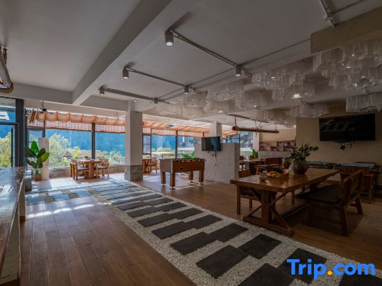 Lanshan · Baiyunli · Xueshan Xinglai Hot Springs Vacation Apartment (Hailuogou Glacier Forest Park)
