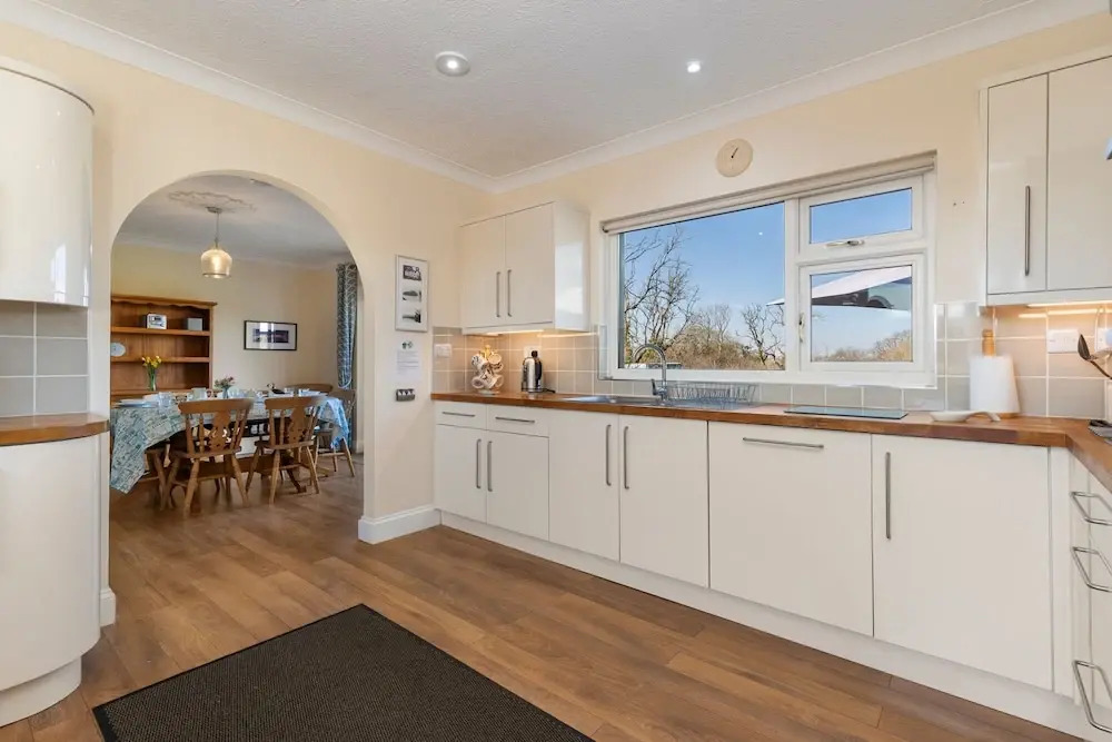 Honeyfield Lodge - Spacious Cottage Rural Views