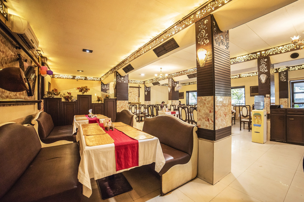 Fabhotel Santoor - Geeta Bhawan Square