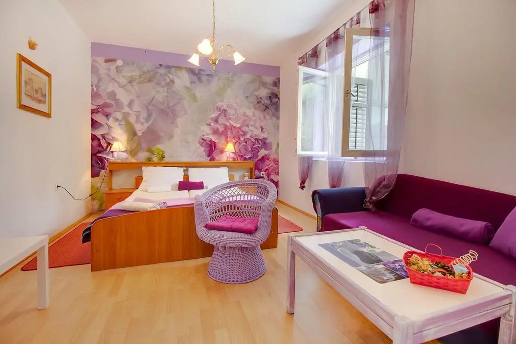 Room Milka