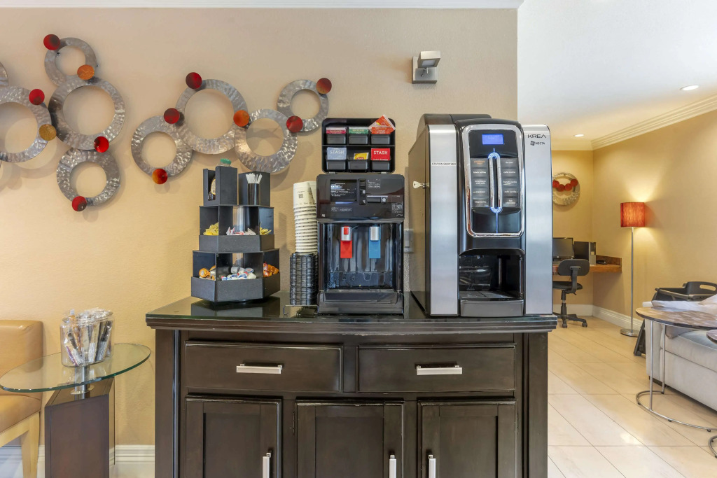 Best Western Plus Airport Plaza