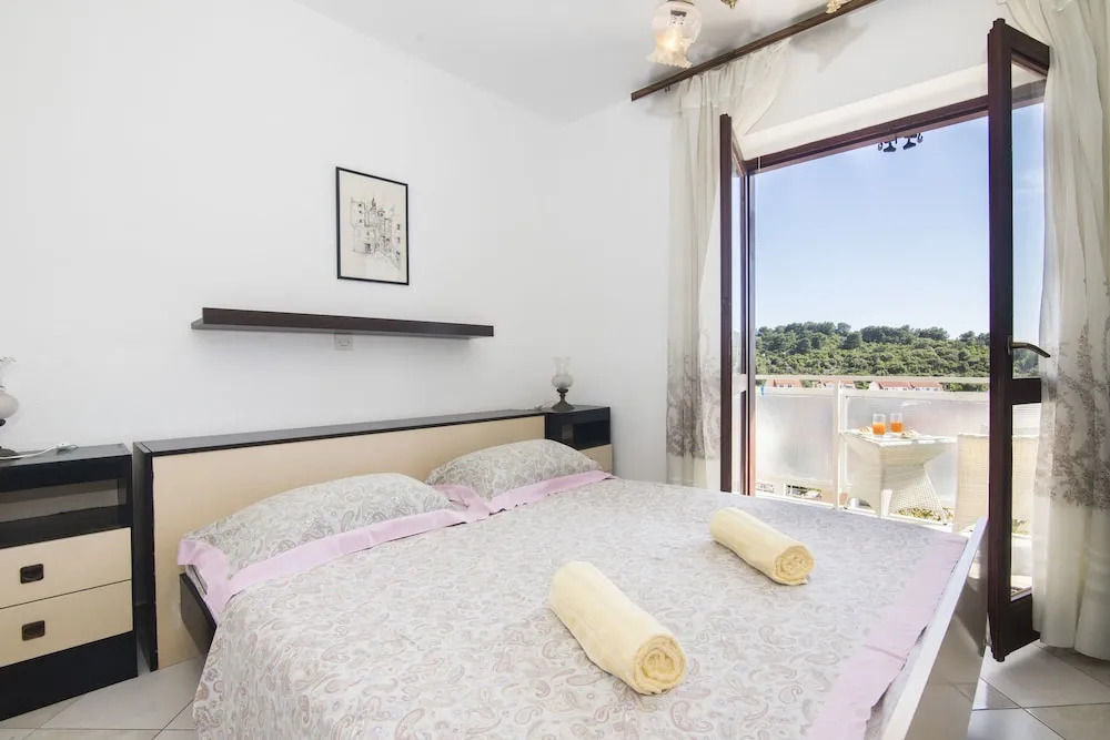 Apartments and Rooms Nikol