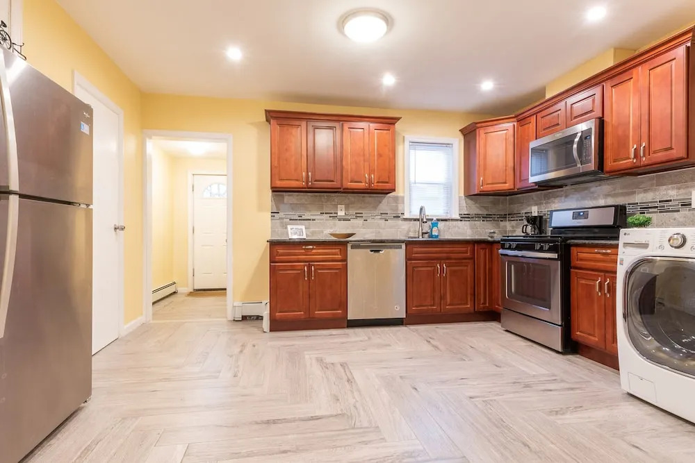 Jersey, Hoboken 37 Vroom Street 3 Bedroom Apts