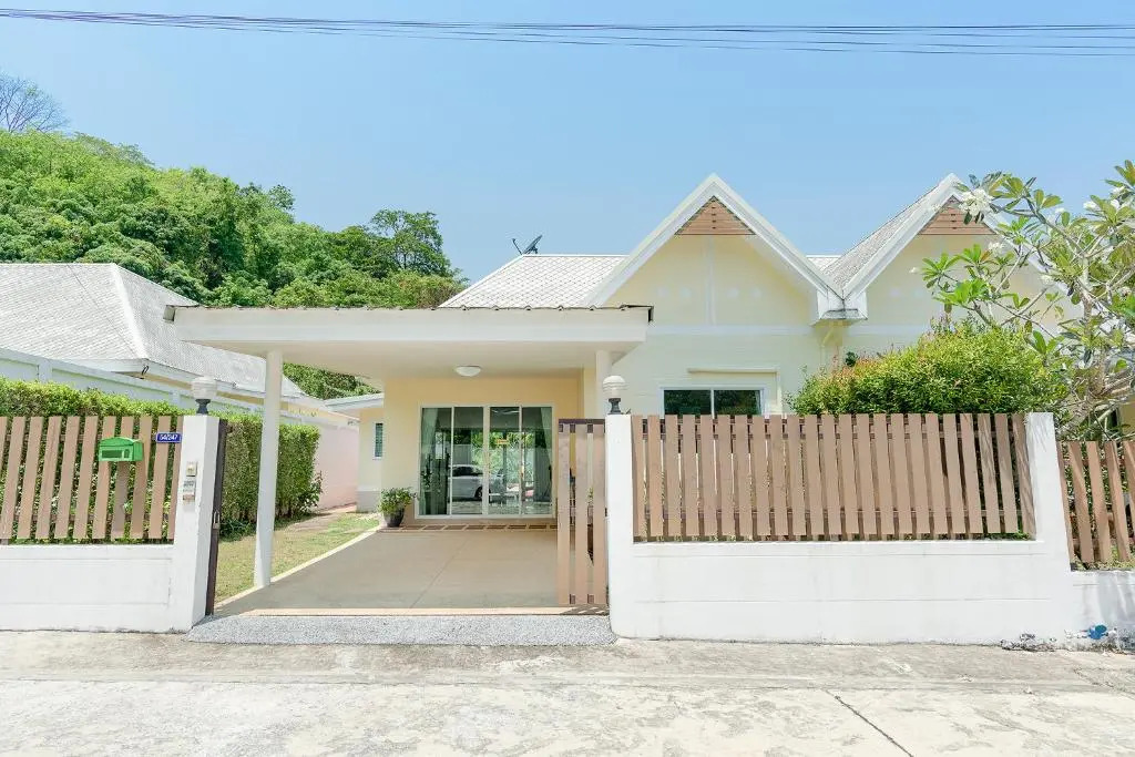 BaanPromphun Pool Villa by BV