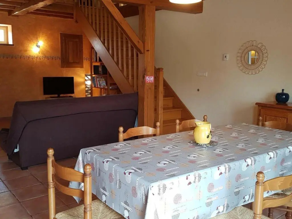 Gîte Villemontais, 4 pièces, 6 personnes - FR-1-496-121