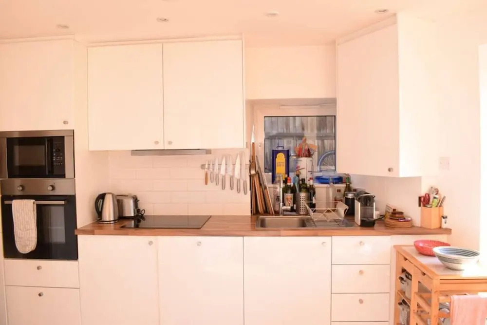 2 Bedroom Flat With Private Garden East London