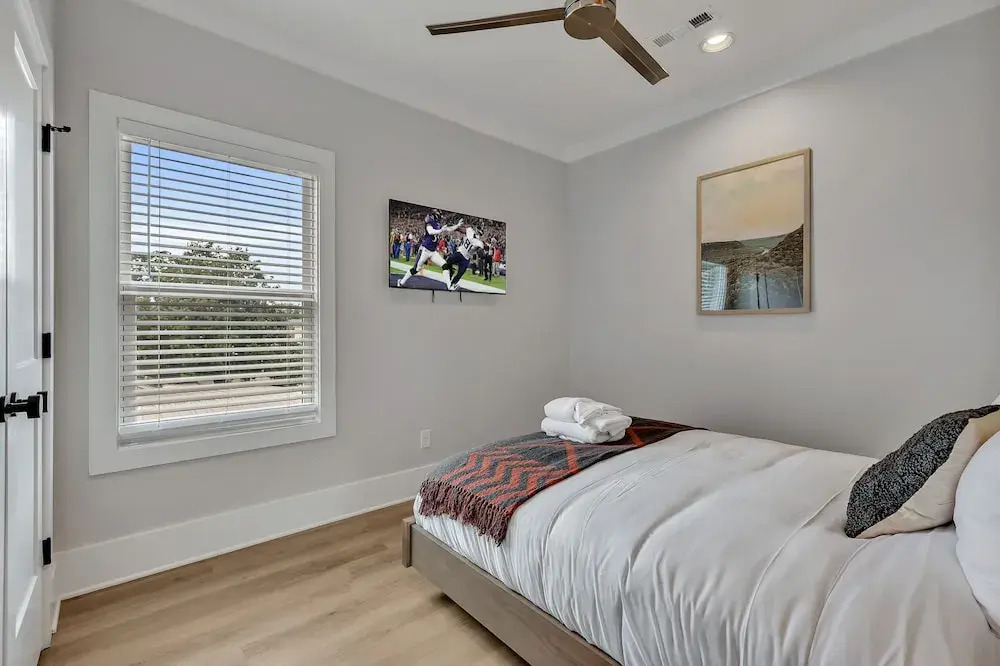 Soprano-private Rooftop-gr8 Walking Location