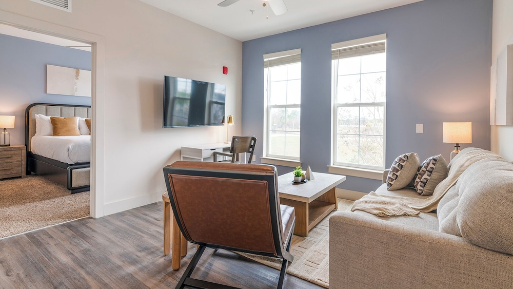Landing Apartments near Sand Lake - Universal