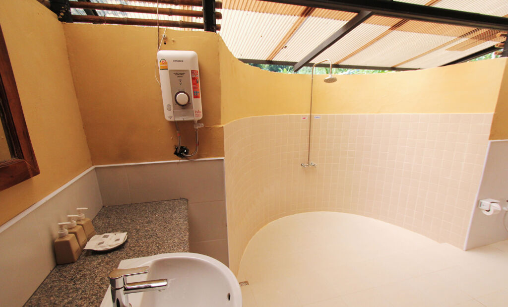 Thapwarin Resort - Green Hotel