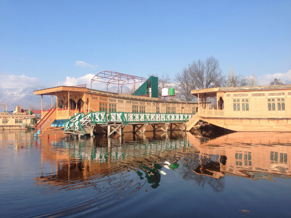 Majestic Houseboat