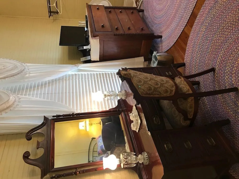 Lake Allatoona Inn