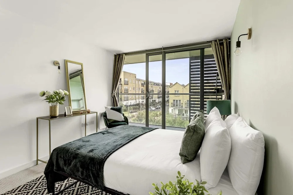 Gorgeous Mile End Flat