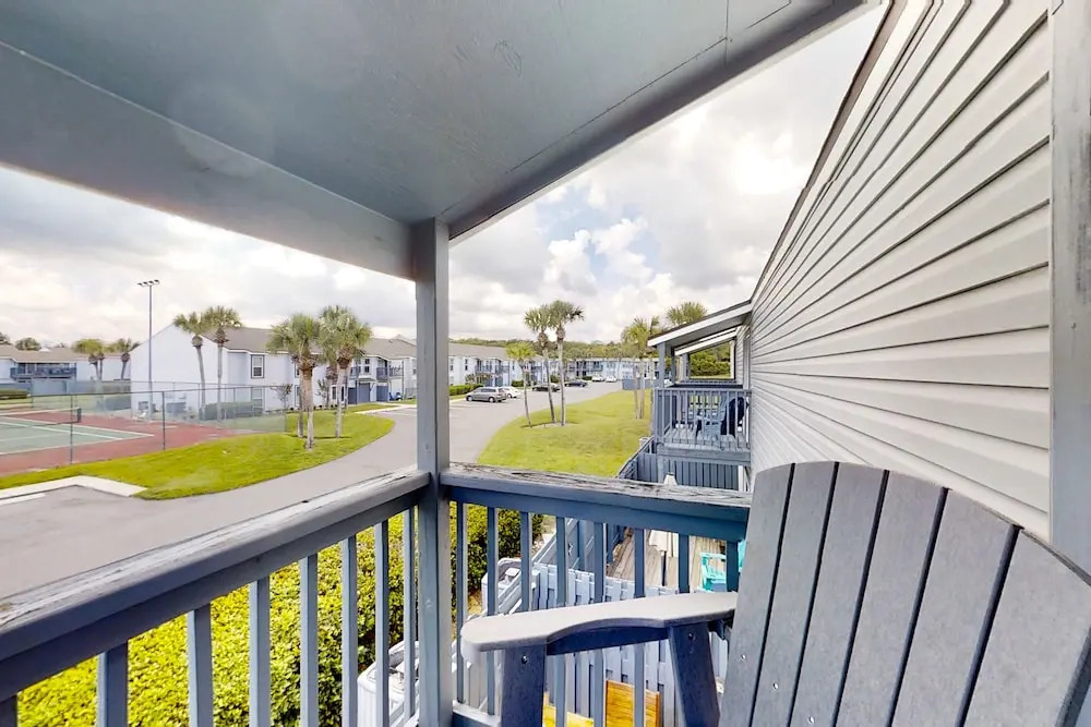 Two-story Condo With Pool, Tennis & Patio - 2 Short Blocks to the Beach