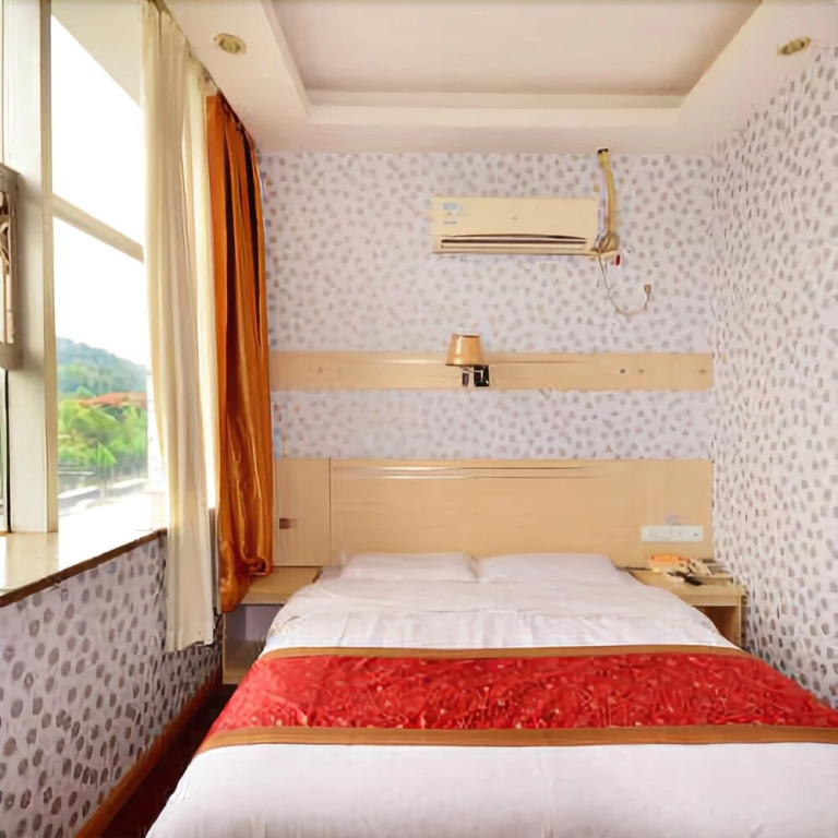 Super 8 Hotel Wuhan Huanghelou Yuemachang Branch