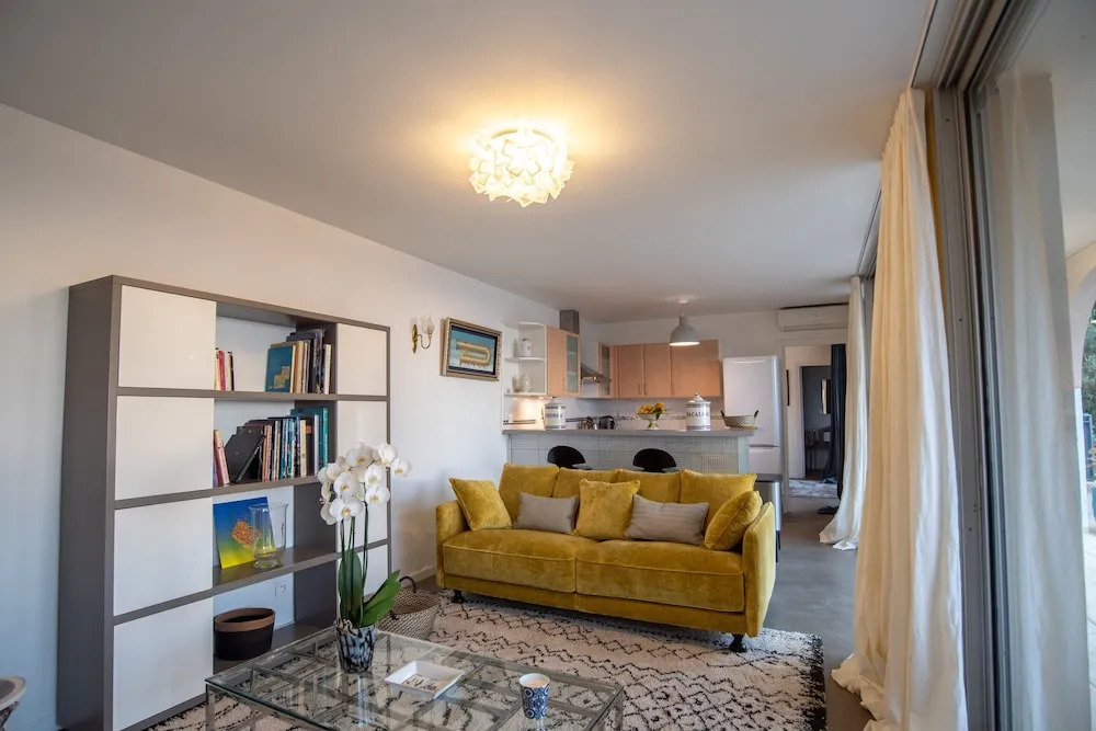 Appartement Dans Villa rez de Jardin vue mer