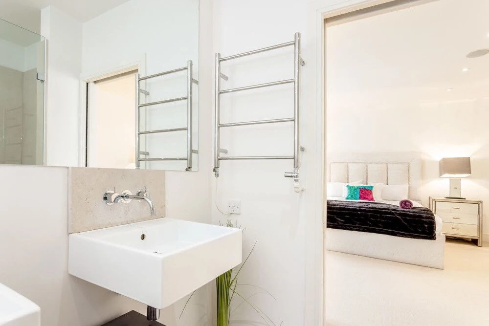 Ultra-luxurious 4BR home in Bayswater with gym, parking and private terrace