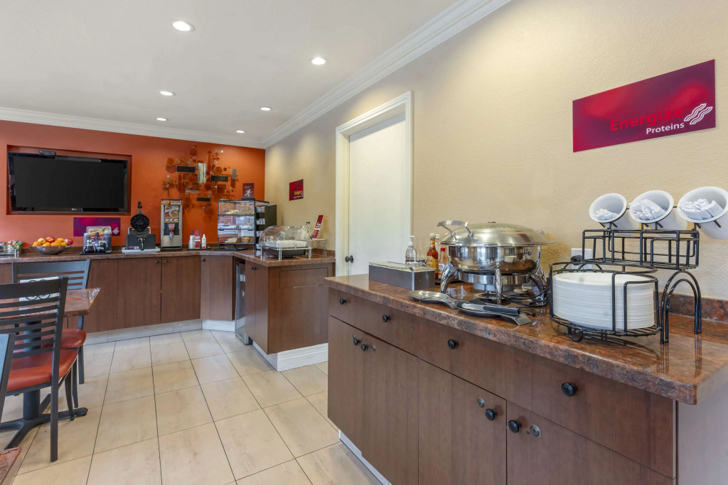 Best Western Plus Airport Plaza