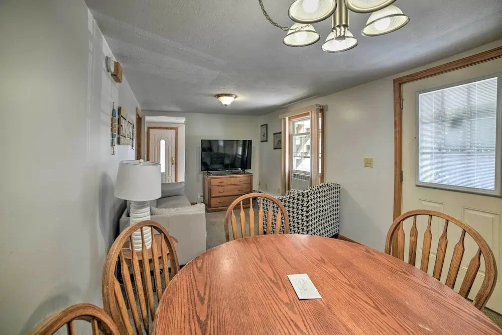 Apt. Walking Distance to OOB Pier & Saco Bay