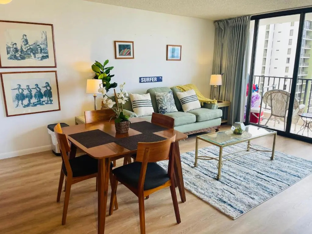 Waikiki Banyan 3411 Ocean View Free Parking