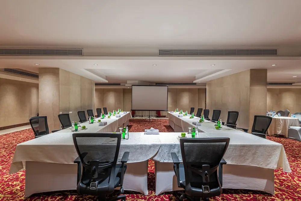 Razana Al Rawdha Hotel