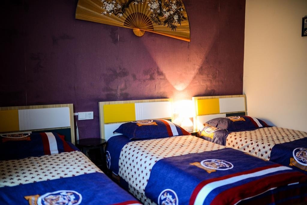 The stone bridge climbing hotel