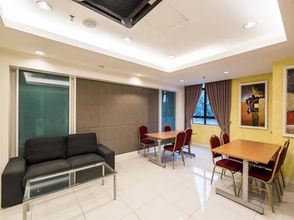 OYO 290 Orange Premier Hotel Shamelin Perkasa
