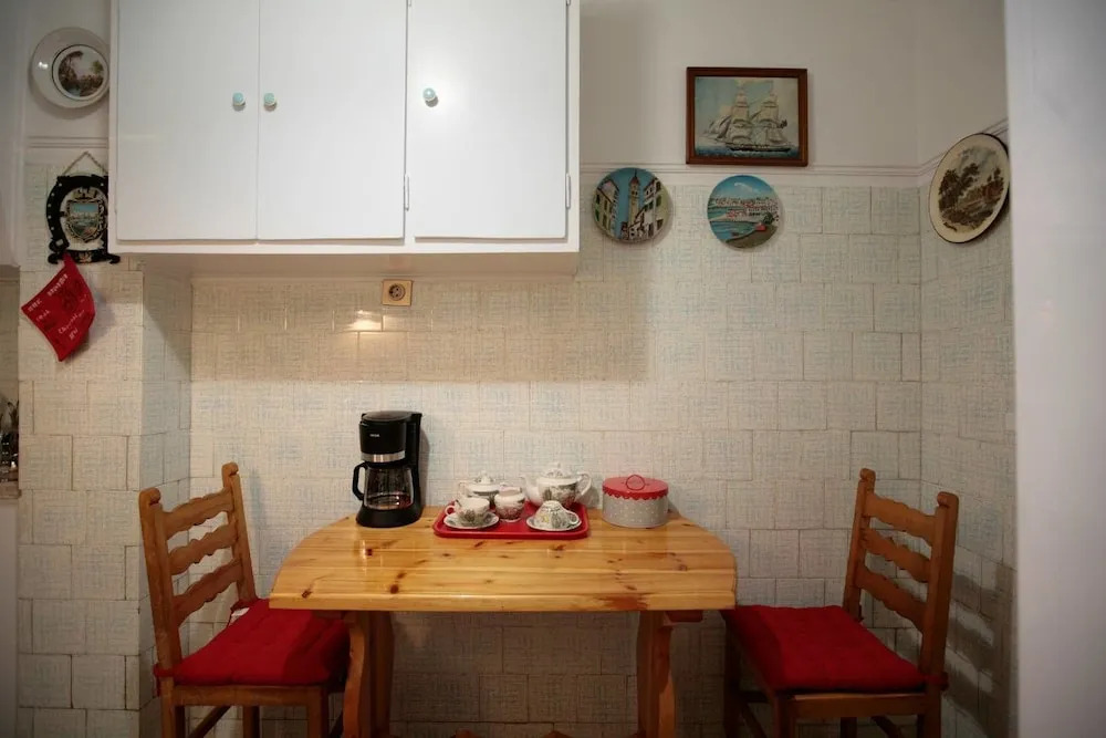 Comfy & Tasteful Central Apt • 1' to Metro Station