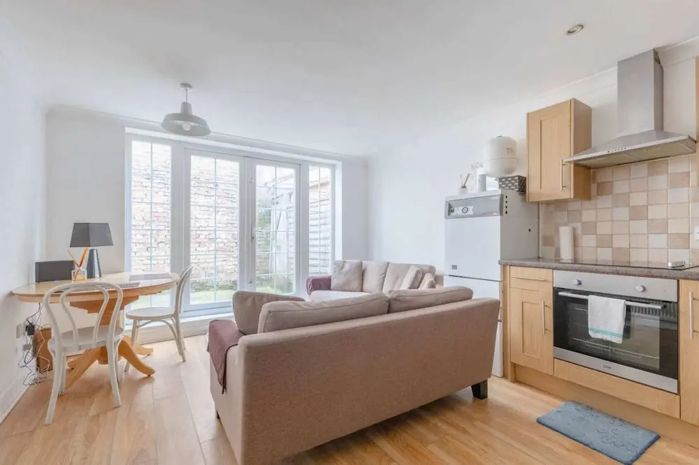 Studio W/private Patio Heart of Brixton, London!