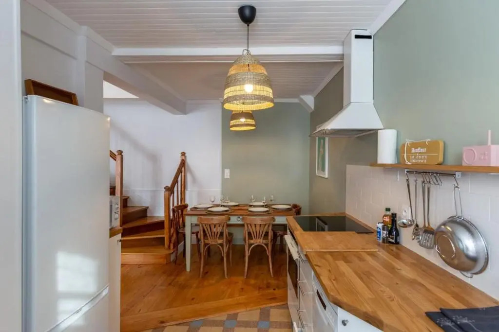 The house next door - 6 people - 3 bedrooms - 2 bathrooms