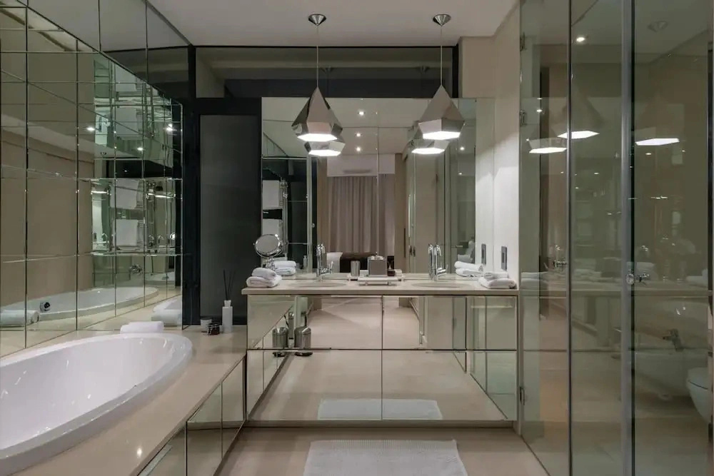 Camps Bay Luxury 5 Star 5 Bed w Gym Majestic Villa