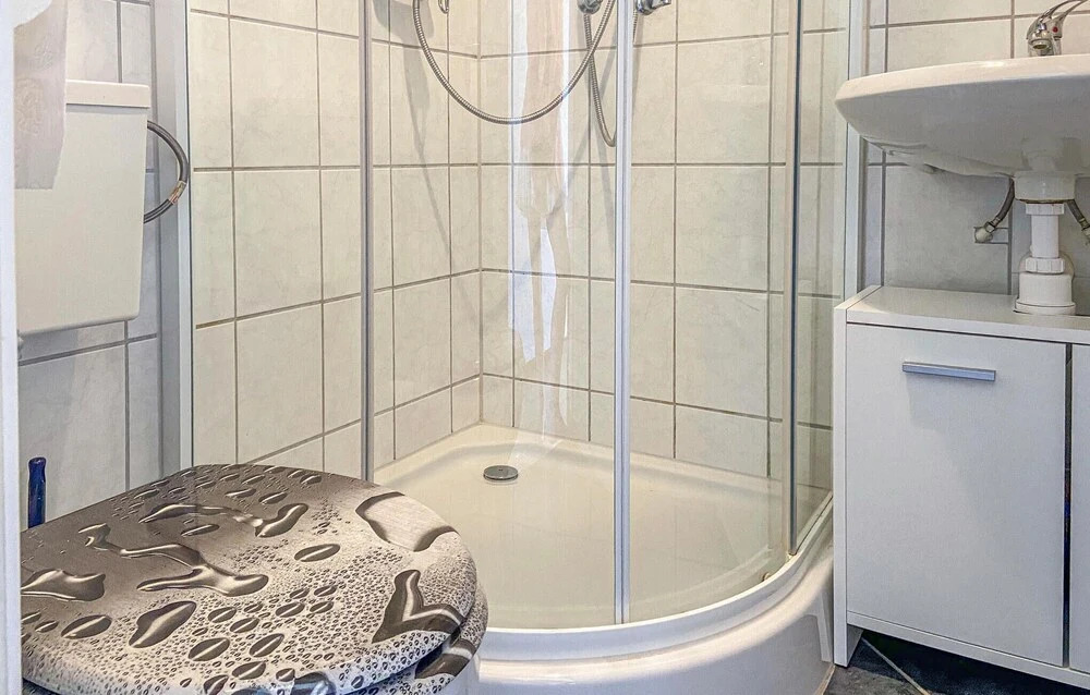Nice Home In Warmenhuizen With Wifi