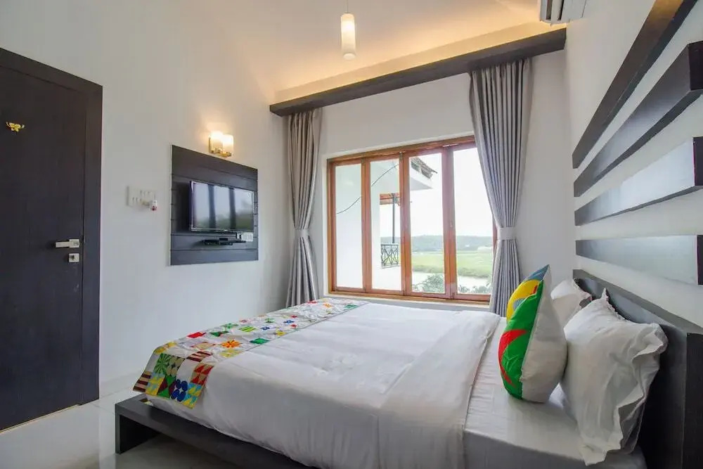 OYO Home 17402 Pool View Villa 4BHK