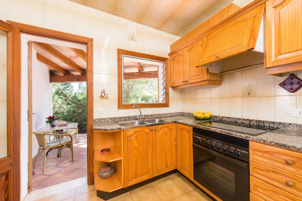 BARCELO-DANUS - Chalet with terrace in Porto Colom. Free WiFi