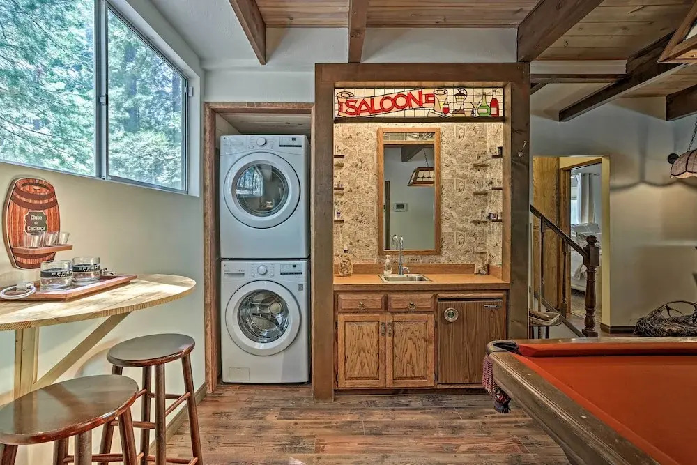 Stunning Mountain-top Getaway w/ Multi-level Decks