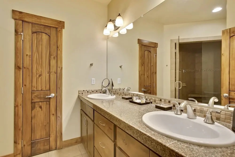 Slopeside Mountain Time Luxury Chalet by Winter Park Escapes