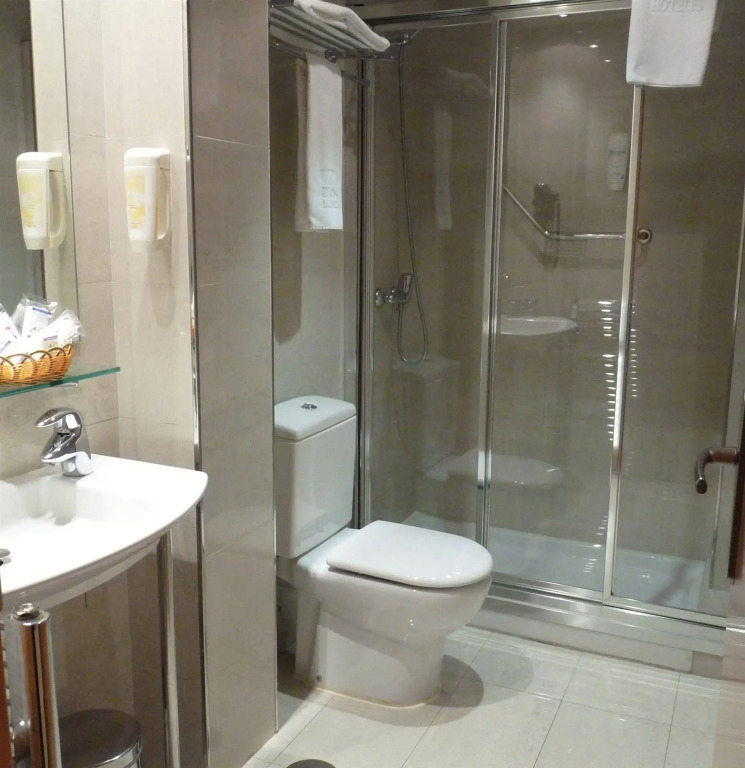 Hotel 4C Puerta Europa