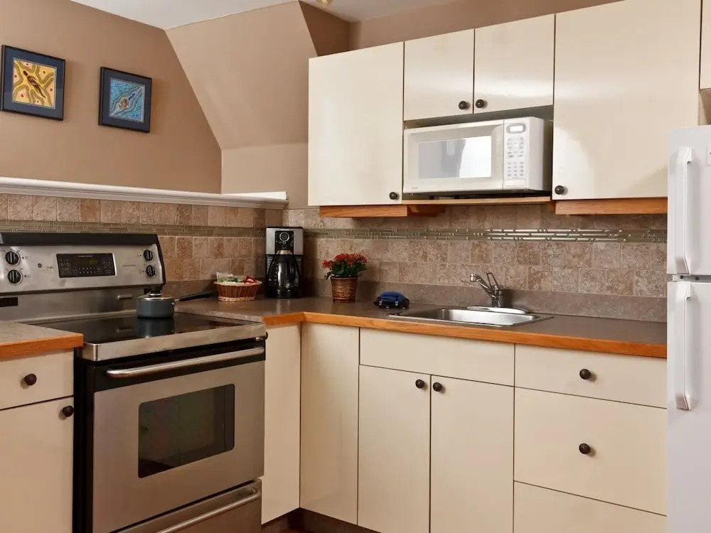 Abbeymoore Manor Bed & Breakfast Inn