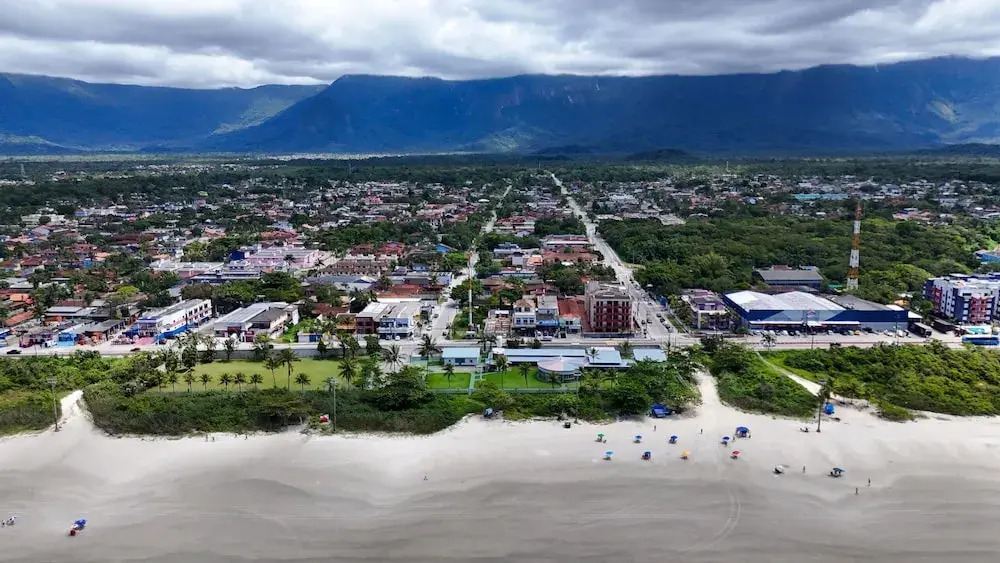 Casa a 200m da Praia com Piscina Privativa para Grupos em Boracéia