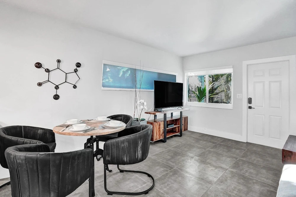 Bright Beachside Getaway