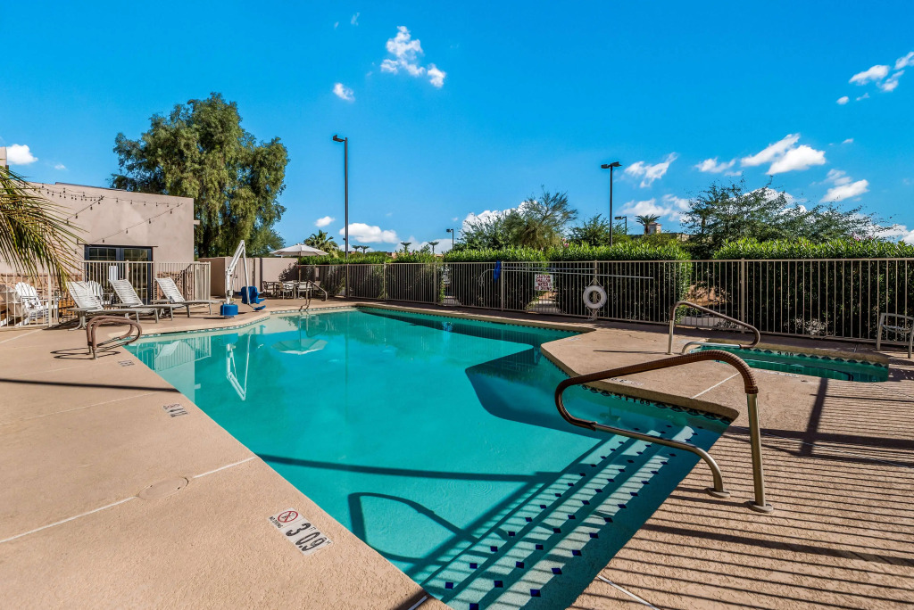 Red Lion Inn & Suites Goodyear Newly Renovated