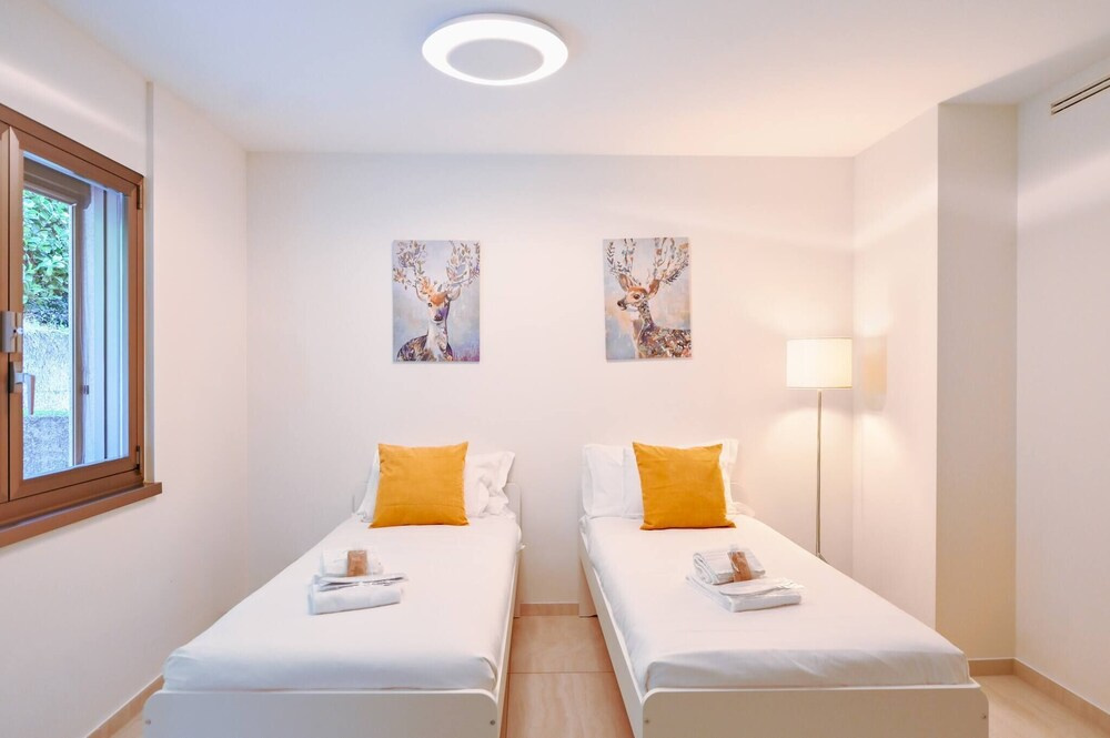 Serenity Lakefront 2 Bedrooms Retreat in Lugano