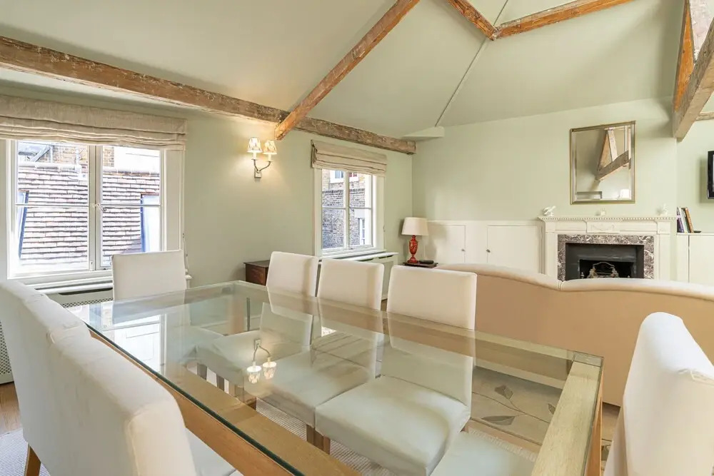 JOIVY Elegant 2-Bed Mews Flat Near Buckingham Palace